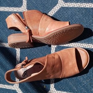 NEW!  Sofft Natalia Sandals Womens 8.5 Luggage Color New
